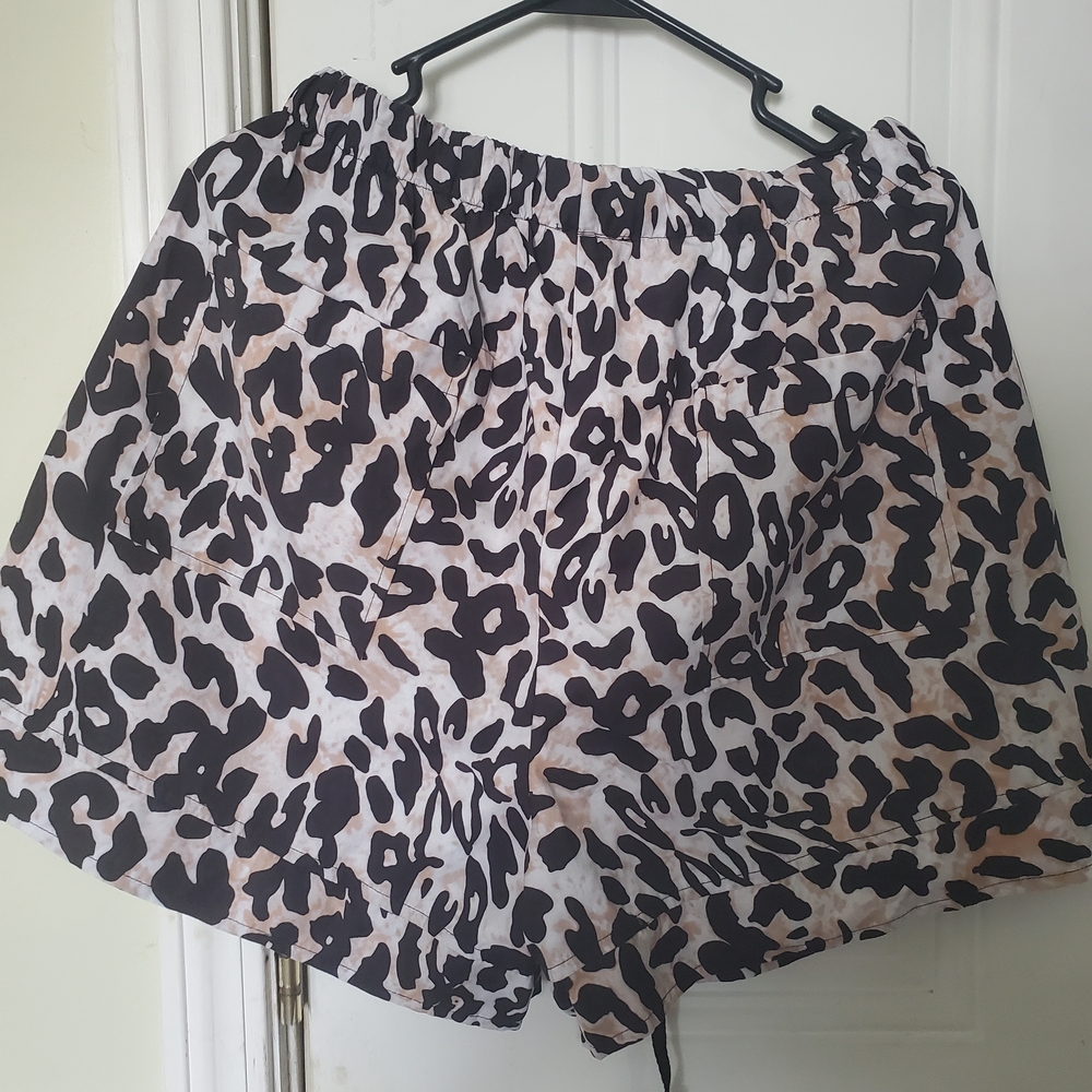 Black and Tan Cargo Shorts with Relaxed Fit